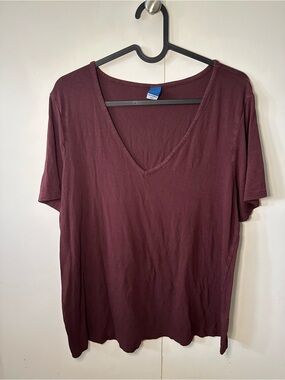 Old Navy Luxe V-Neck Luxe Tee in Red Arizona